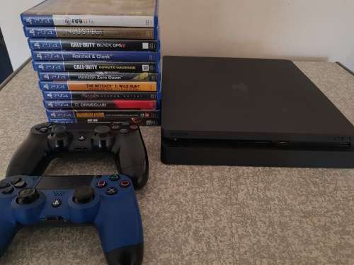 PlayStation 4 500GB Mint + Extra Controller + 11 Games
