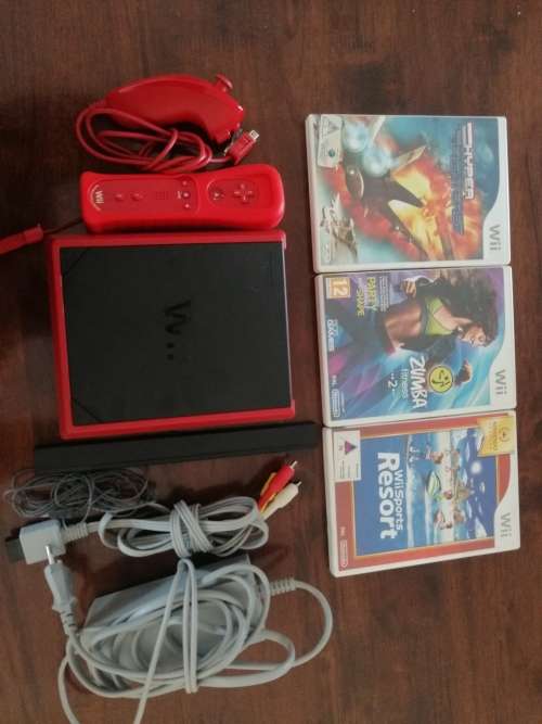 Nintendo Wii Mini *Red Limited Edition* MINT* COMPLETE PLUS 3 GAMES
