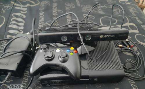 MICROSOFT XBOX 360 SLIM BLACK* MINT* COMPLETE PLUS KINECT and 4 GAMES