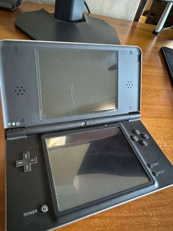 Nintendo DSi XL (Nintendo DS)