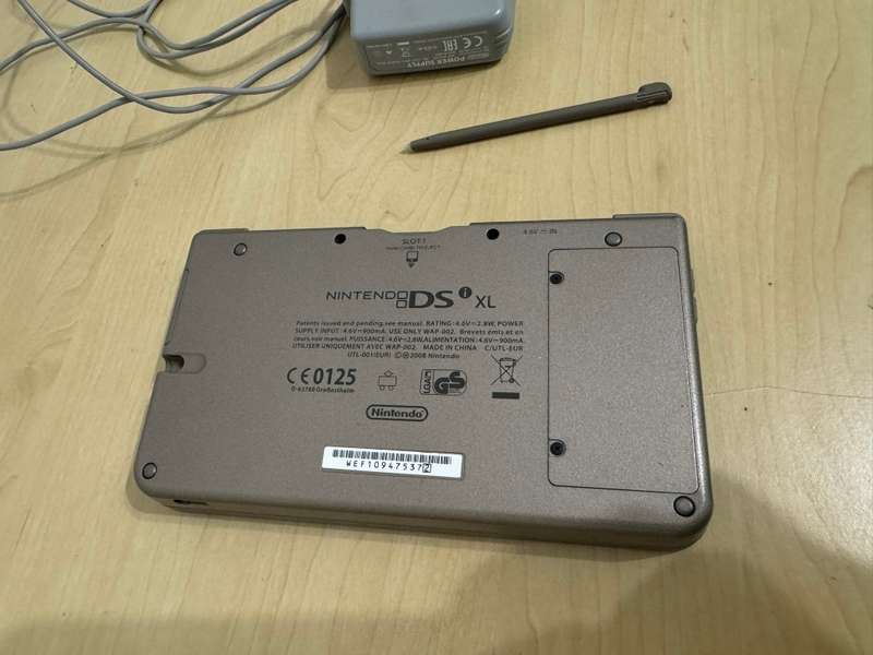 Nintendo DSi XL (Nintendo DS)