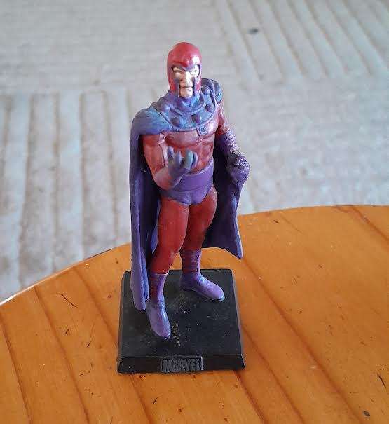The Classic Marvel Figurine Collection Magneto