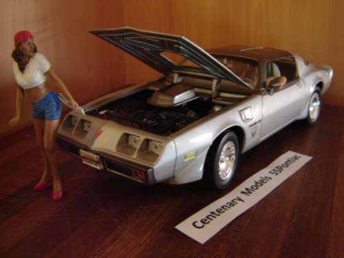 Cute Sc 1/18 Figurine of Lady Mechanic Katie .1/18  Lots of  Sc 1/18   Figurines available.