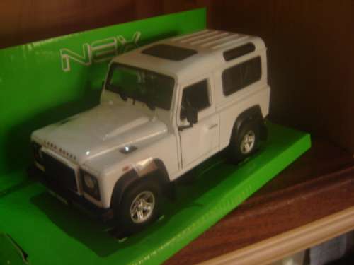 'Land Rover  Defender Die Cast Model  1/24  WELLY New in D/Box  Gteed -In Stock