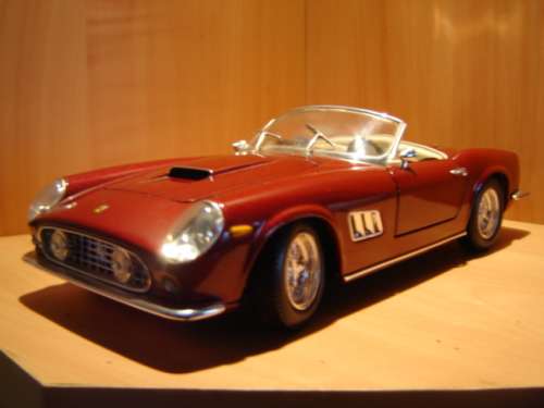 Ferrari  California Spider   Die Cast  Model Scale  1/18  Hotwheels Elite  New in Display Box Gteed