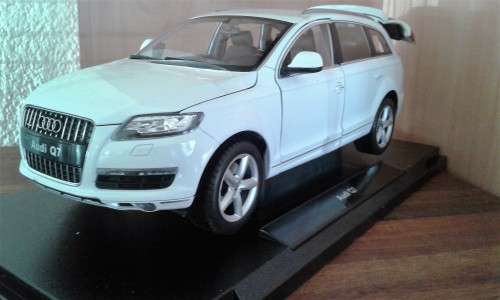Audi Q7 Die Cast Model  1/18  Welly New in D/ Box     Quantity Discount