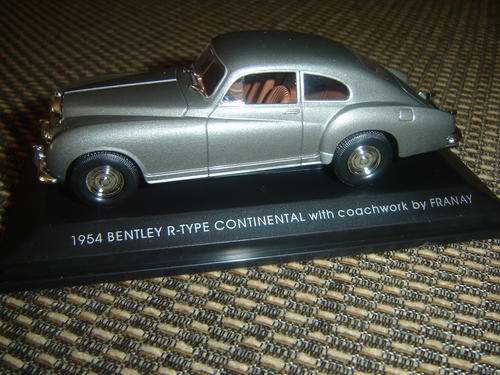 High Quality Signature Scale 1/43 1954 Bentley Contenental.New in Display Case