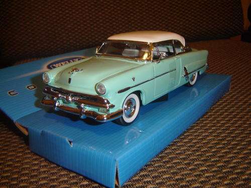 Stunning 53 Ford Crestline Victoria  Two Door Hard Top Sc1/24 by Welly- New in Display Box