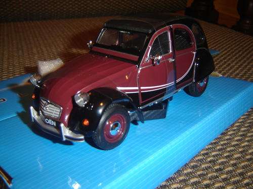 Very Rare Citroen 2CV 6 Charleston Sc 1/24 by Welly- For the Serious Collecter New in Display Box