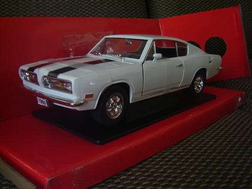 Lovely & Rare '69 Plymouth Baracuda Sc1/18 by YatMing R/Signature New in Display Box