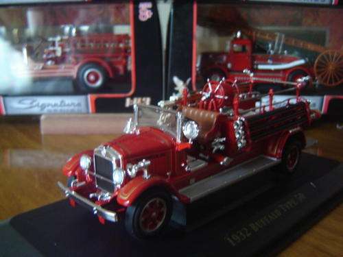 Stunning & Rare  '32  BUFFALO Fire Engine of Yester Year by SIGNATURE  1/43 New in Display Box