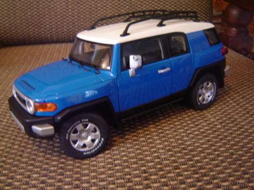 Stunning Blue w W/Roof Toyota FJ Cruiser Sc 1/18 b Top Make AutoArt New i Box Free Delivery Coerier