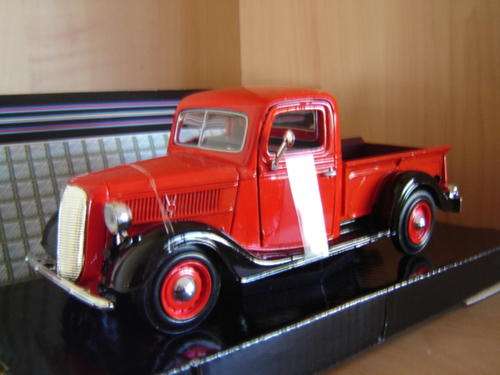 Special Import- Awesome Red '37 Ford Pick Up American Classics Sc 1/24