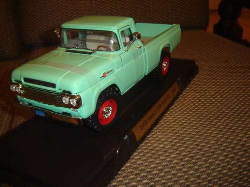 V/Rare  Huge Ford  F250 Pick Up YatMing R/S  1/18  New in D/box Garenteed