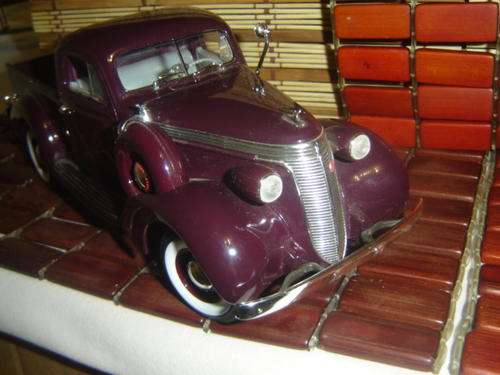 Awesome  Pick Up  1937 Studebaker Coupe Express  1/18  YatMing  R/Signature: Garenteed