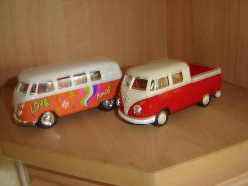 Combo:  2  x  VW Kombi  Die Cast  by  WELLY New in Display Box Garenteed- In Stock