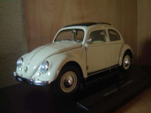 Classic ' 50 VW Beetle w Two Small Back Windows  1/18  WELLY New in D/ Box Garenteed