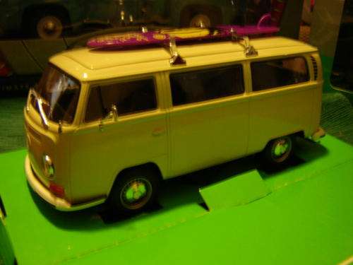 Green Promotion '72 VW Kombi w Surfboard Die Cast Sc 1/24  by WELLY New in D/Box Gteed- In Stock