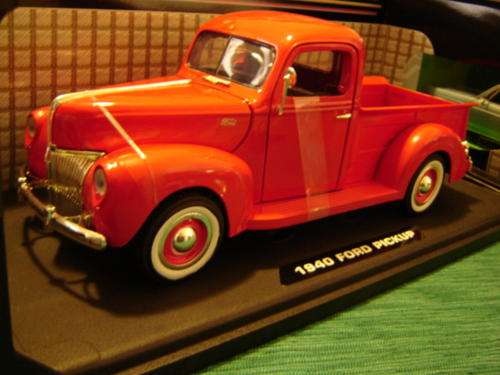 Special Import-Stunning Red  ' 40 Ford  Pick Up Scale 1/18  American Classics by MotorMax  Garenteed