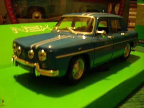 Renault Gordini  Die Cast  Model Sc 1/24  Welly NEX  New in Display  Box Gteed - In Stock .