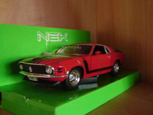 ' 70 Ford Mustang Boss 302 V8  Die Cast  Scale 1/24 -WELLY NEX   New in Display Box Gteed In Stock