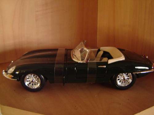 British Racing Green Jaguar E Type Roadster   BBurago "Italian Design"  1/18 New in  D/Box Garenteed