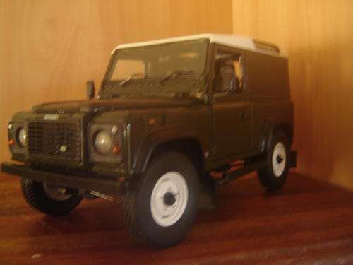 Land Rover  Defender 90 County SWB  Die Cast Model  1/18  Universal Hobbies New  Box  Gteed In Stock