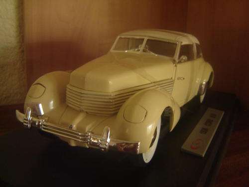 1936  Cord V8 Two Door Soft Top Up  Die Cast  Sc 1/18  Top Make SIGNATURE  New in D/Box. Garenteed