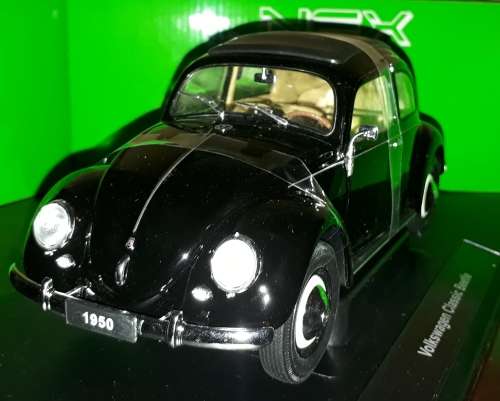 Classic VW Beetle w Two Small Windows at t Back   D/Cast Model   1/18  WELLY  - New in D/Box. Gteed.