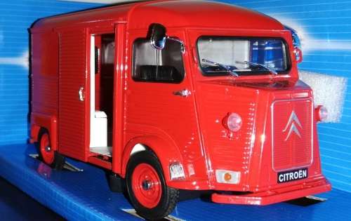 Citroen Type H Van   Die Cast Model  1/24 WELLY   New In D/Box Gteed In Stock