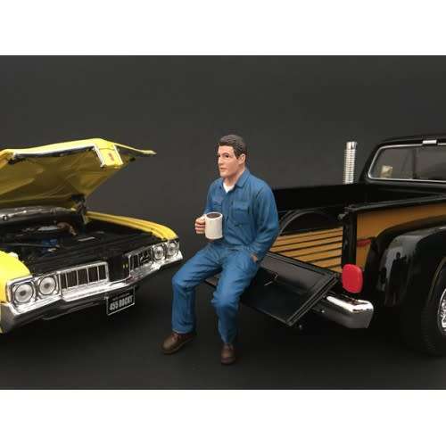 Promotion American Diorama Figurine o Johnny drinking Coffee.  1/18  -. Lots o Figurines avail..