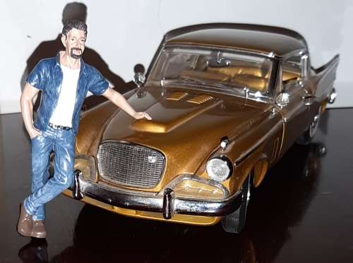 1/18American Diorama  Figurine o Hanging out Mark  1/18 -. Lots o Sc 1/18 Figurines available..