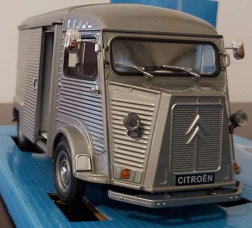 Citroen Type H Van   Die Cast Model  1/24 WELLY   New In D/Box Gteed In Stock
