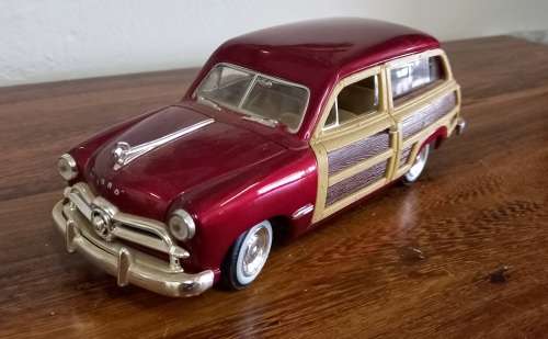 `49 Ford Woody  D/Cast    1/24  D/Box Buy any x 2 or more Models  10% of on Selling