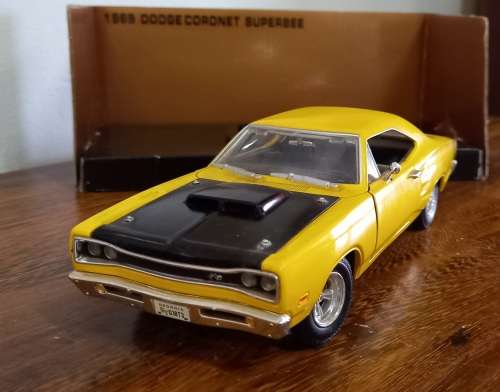 `6 Dodge Coronet Super Bee  1/24 D/Cast Model in D/B box    M/MAX  Buy 2 x Ass  Less 10 % on Sellin