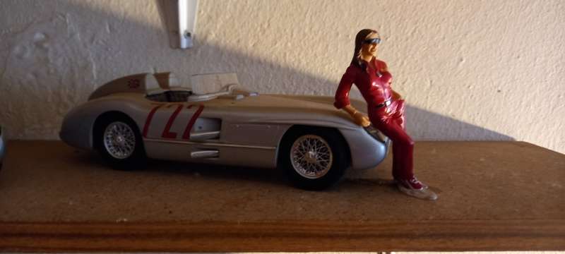 Special Listing The Iceman American Diorama Figurine  Girl at Racing  18
