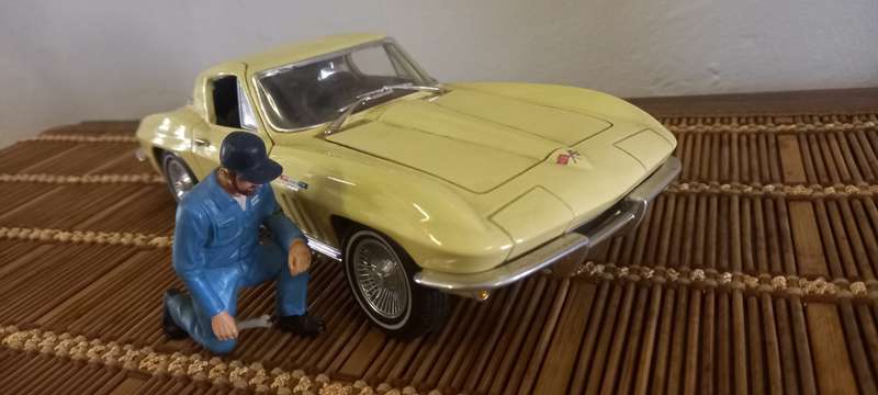 American Diorama Figurine Mechanic Tom with Spanner at Wheel 1/ 18   Quantity Discount