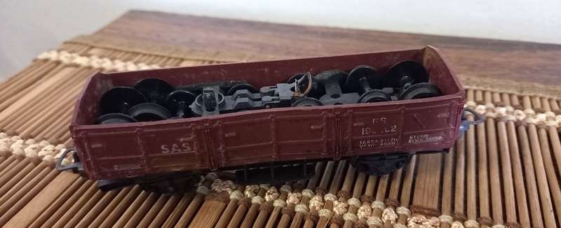 Lima Freight Wagon Loaded with Axles with Wheels