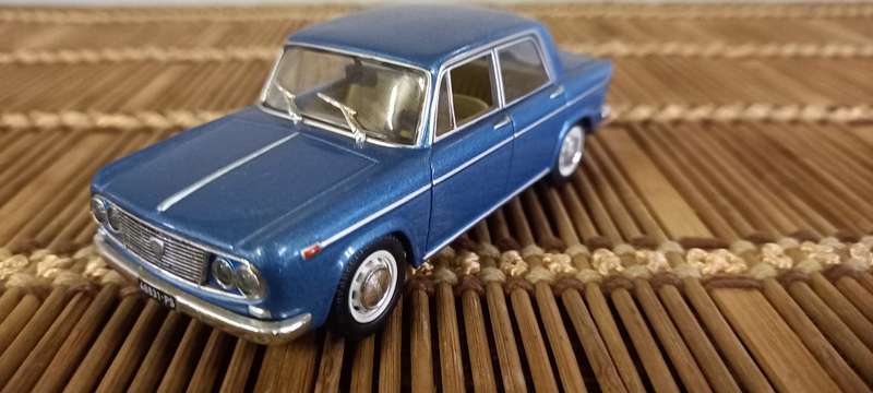 Lancia Fulvia  Sedan   Die Cast Model - 1/43    Top Make STARLINE Quantity Discount 10%