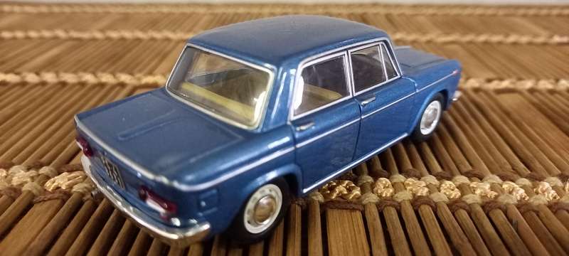 Lancia Fulvia  Sedan   Die Cast Model - 1/43    Top Make STARLINE Quantity Discount 10%