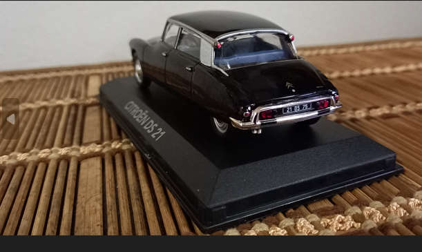 Citroen DS 21  Die Cast Model  1/43  on its Bae in a D/Case  Buy add. Models   Quantity Discount