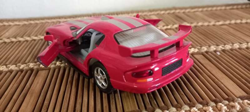 2005 Dodge  Viper GTS - R     Die Cast Model - 1/38    Top Make KINSMART   Quantity Discount 10%