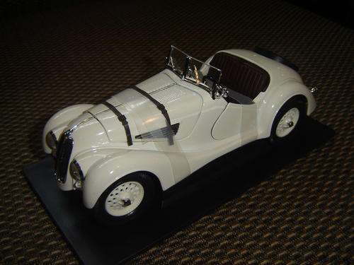YatMing R/Signature Scale 1/18  1940 BMW 328 Roadster. New in D/blay Box