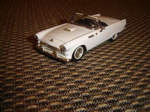 YatMing R/Signature Sc 1/43 1955 Ford Thunderbird Roadster. New in D/play Box