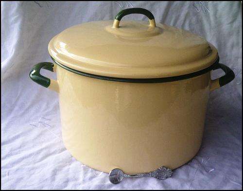 BIG-BIG  Old Enamel Pot!     (15l)                                     Beautiful Find !