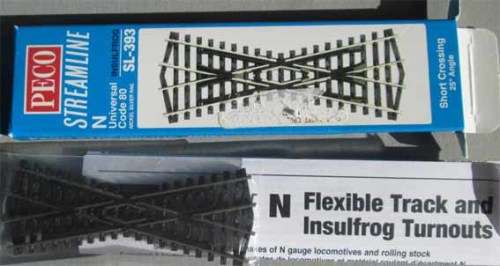 PECO SL-393 N SCALE - INSULFROG SHORT CROSSING 25 degree ANGLE (MINT IN BOX)