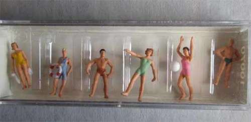 PREISER HO SCALE - 10070  - BATHERS - NEW OLD STOCK BOXED