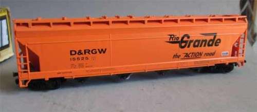 BACHMANN HO SCALE - 4-BAY CLOSED HOPPER WAGON