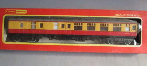 HORNBY OO SCALE - R.627 BR BRAKE 2nd COACH - BOXED