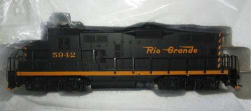 WALTHERS HO SCALE - GP9M DIESEL LOCO, RIO GRANDE (AS NEW BOXED)